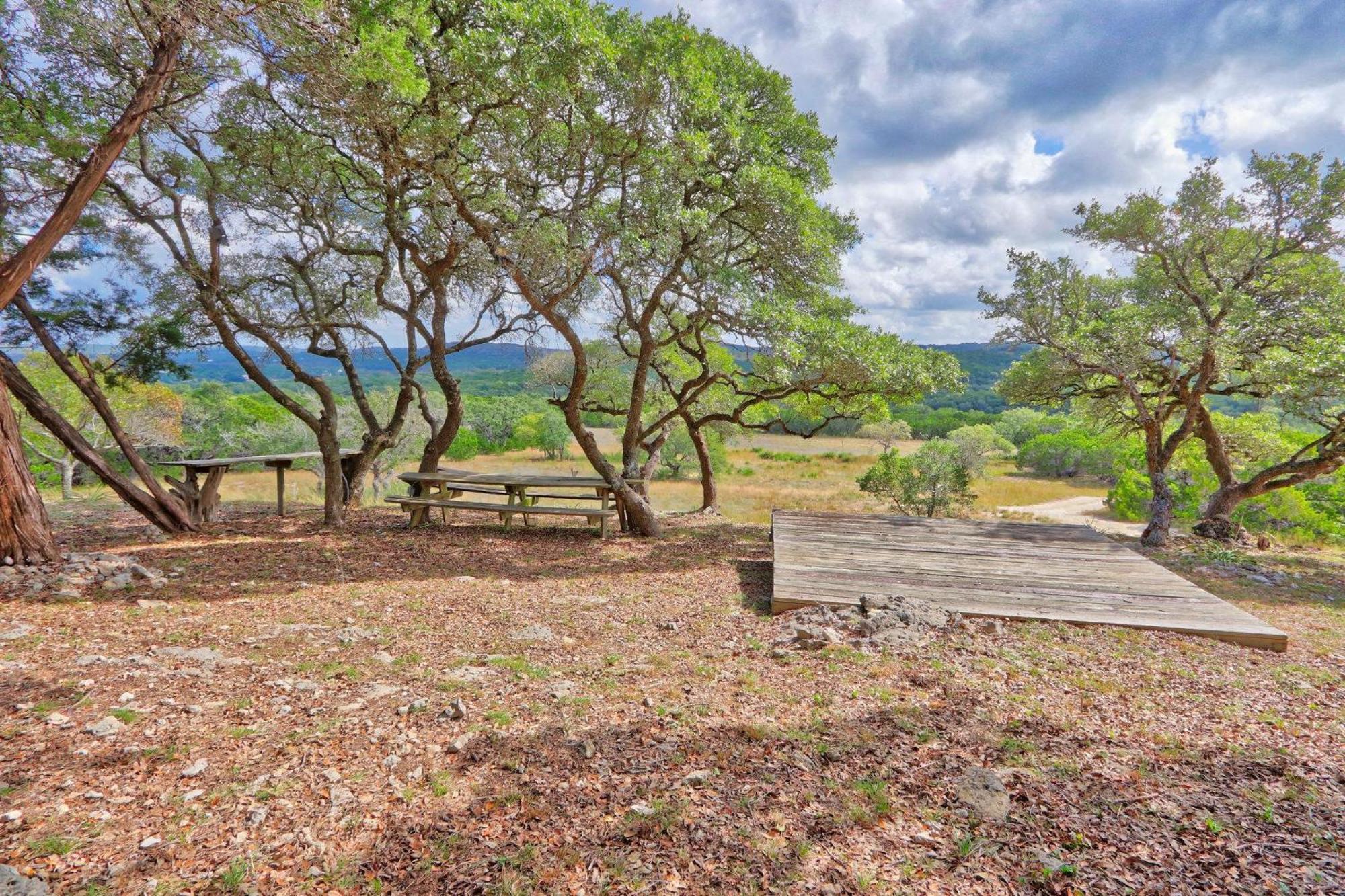 Log Cabin At Old Glory Ranch Wimberley Exterior photo